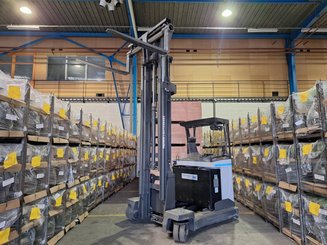 Carretilla retráctil multidireccional UniCarriers 250DTFVRE635UFW