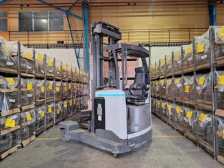 Carretilla retráctil multidireccional UniCarriers 250DTFVRE635UFW