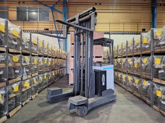 Carretilla retráctil multidireccional UniCarriers 250DTFVRE635UFW