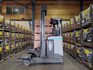 Carretilla retráctil multidireccional UniCarriers 250DTFVRE635UFW