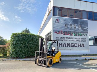 Carretilla contrapesada de 4 ruedas Hangcha XE30i ( CPD30-XEY2HA-SI )