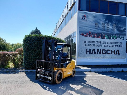 Carretilla contrapesada de 4 ruedas - XE30Hi ( CPD30-XEY2H2-SI )