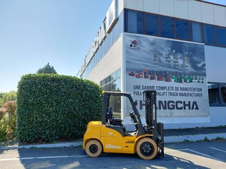 Carretilla contrapesada de 4 ruedas Hangcha XE30Hi ( CPD30-XEY2H2-SI )