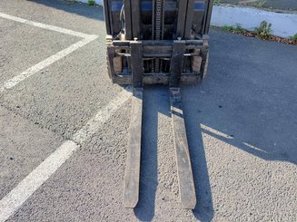 Carretilla contrapesada de 3 ruedas Yale ERP15VTSWB