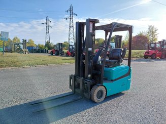 Carretilla contrapesada de 3 ruedas Yale ERP15VTSWB