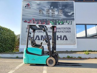 Carretilla contrapesada de 3 ruedas Yale ERP15VTSWB