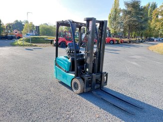 Carretilla contrapesada de 3 ruedas Yale ERP15VTSWB
