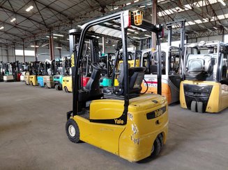Carretilla contrapesada de 3 ruedas Yale ERP15VTSWB