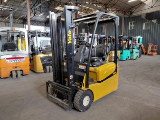 Carretilla contrapesada de 3 ruedas Yale ERP15VTSWB
