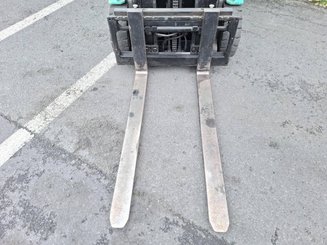 Carretilla contrapesada de 3 ruedas Yale ERP16VT