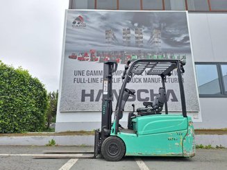 Carretilla contrapesada de 3 ruedas Yale ERP16VT