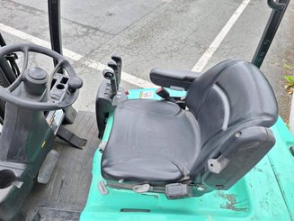Carretilla contrapesada de 3 ruedas Yale ERP16VT