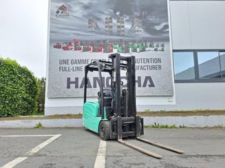 Carretilla contrapesada de 3 ruedas Yale ERP16VT - 1