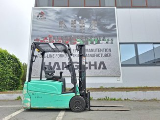 Carretilla contrapesada de 3 ruedas Yale ERP16VT