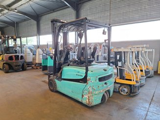 Carretilla contrapesada de 3 ruedas Yale ERP16VTLWB