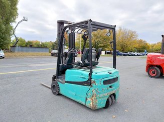 Carretilla contrapesada de 3 ruedas Yale ERP16VTLWB