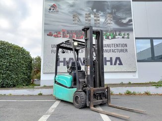 Carretilla contrapesada de 3 ruedas Yale ERP16VTLWB
