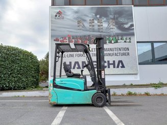 Carretilla contrapesada de 3 ruedas Yale ERP16VTLWB