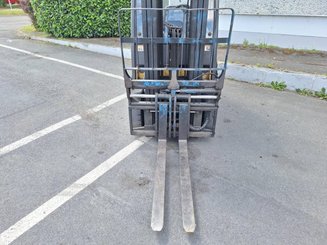 Carretilla contrapesada de 4 ruedas Yale GDP25VX