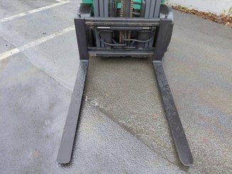 Carretilla contrapesada de 4 ruedas Mitsubishi FG25N