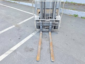 Carretilla contrapesada de 4 ruedas Yale GDP18VX - 8