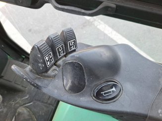 Carretilla contrapesada de 4 ruedas Yale GLP30VX