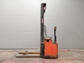 Apilador con conductor acompañante STILL EGV14