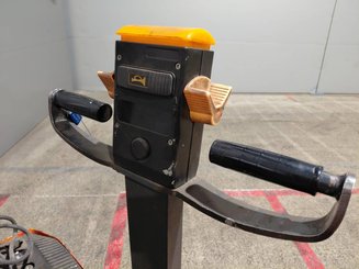 Apilador con conductor acompañante STILL EGV14