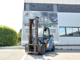 Carretilla contrapesada de 4 ruedas Caterpillar GP50NTD - 1