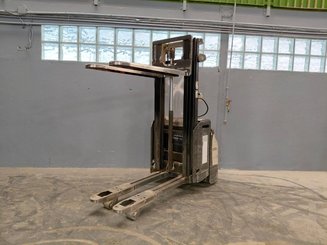 Apilador con conductor acompañante Crown ESI4000-12