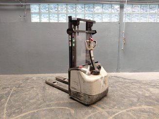 Apilador con conductor acompañante Crown WF3000 1.2