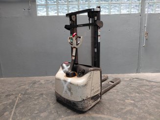 Apilador con conductor acompañante Crown WF3000 1.2
