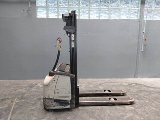 Apilador con conductor acompañante Crown WF3000 1.2