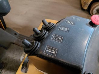 Carretilla contrapesada de 3 ruedas Caterpillar EP16KT
