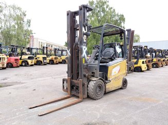 Carretilla contrapesada de 4 ruedas Caterpillar EP25CN
