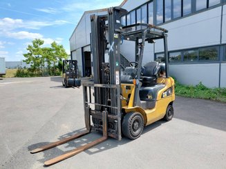 Carretilla contrapesada de 4 ruedas Caterpillar GP18NTD