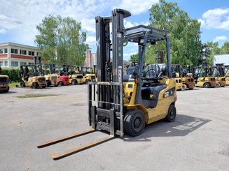 Carretilla contrapesada de 4 ruedas Caterpillar GP18NTD