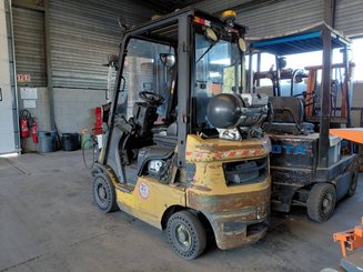 Carretilla contrapesada de 4 ruedas Caterpillar GP18NTD