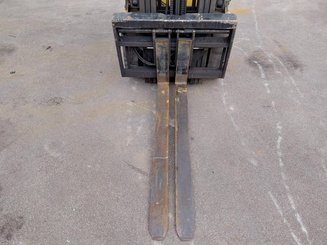 Carretilla contrapesada de 4 ruedas Caterpillar GP25N2