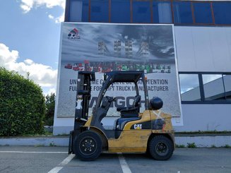 Carretilla contrapesada de 4 ruedas Caterpillar GP30N