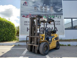 Carretilla contrapesada de 4 ruedas Caterpillar GP30N