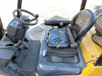 Carretilla contrapesada de 4 ruedas Caterpillar GP30N