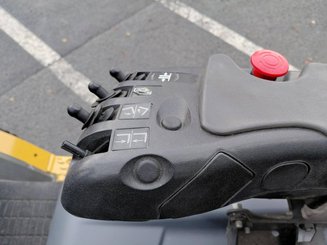 Carretilla contrapesada de 4 ruedas Caterpillar GP30N