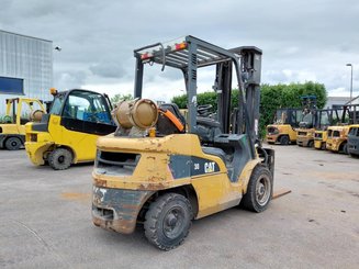 Carretilla contrapesada de 4 ruedas Caterpillar GP30NTD