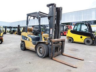 Carretilla contrapesada de 4 ruedas Caterpillar GP30NTD