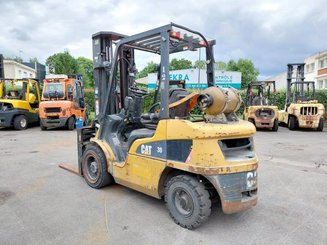 Carretilla contrapesada de 4 ruedas Caterpillar GP30NTD