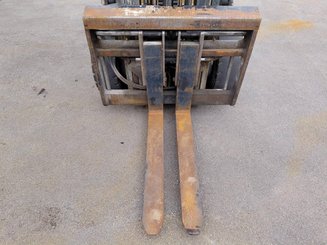 Carretilla contrapesada de 4 ruedas Caterpillar GP30NTD