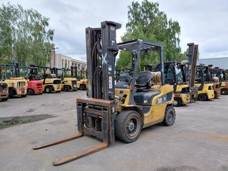 Carretilla contrapesada de 4 ruedas Caterpillar GP30NTD