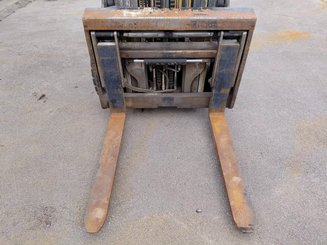 Carretilla contrapesada de 4 ruedas Caterpillar GP30NTD