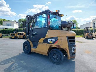 Carretilla contrapesada de 4 ruedas Caterpillar GP45N